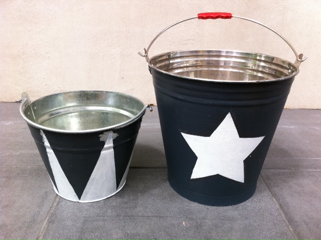 BUCKET, Black & White Circus